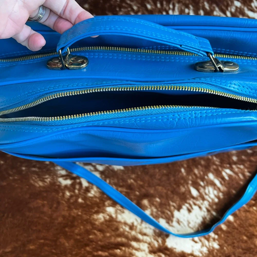 Adidas vintage blue crossbody messenger bag. - Picture 11 of 11